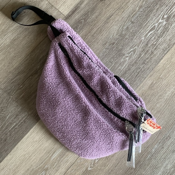 FP Movement Overachiever Sherpa Sling Bag Purple Lavender Teddy NWT - Picture 4 of 12